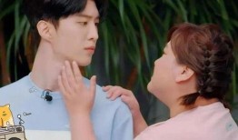 娱乐圈小甜饼爆料,明星甜蜜恋情曝光，甜蜜瞬间引网友热议